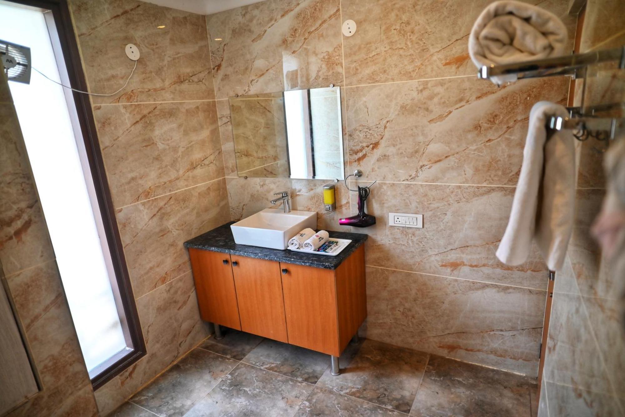 Hotel Lake View Chandigarh Luaran gambar
