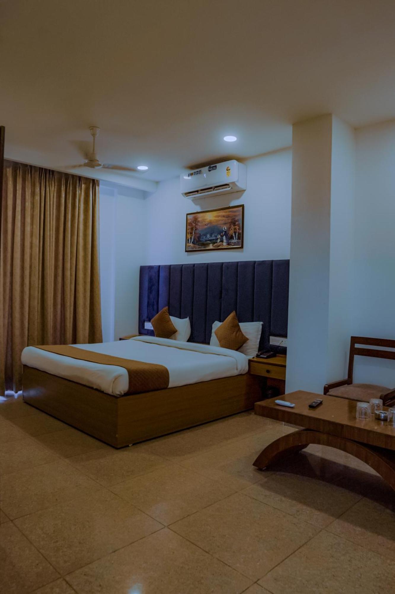 Hotel Lake View Chandigarh Luaran gambar