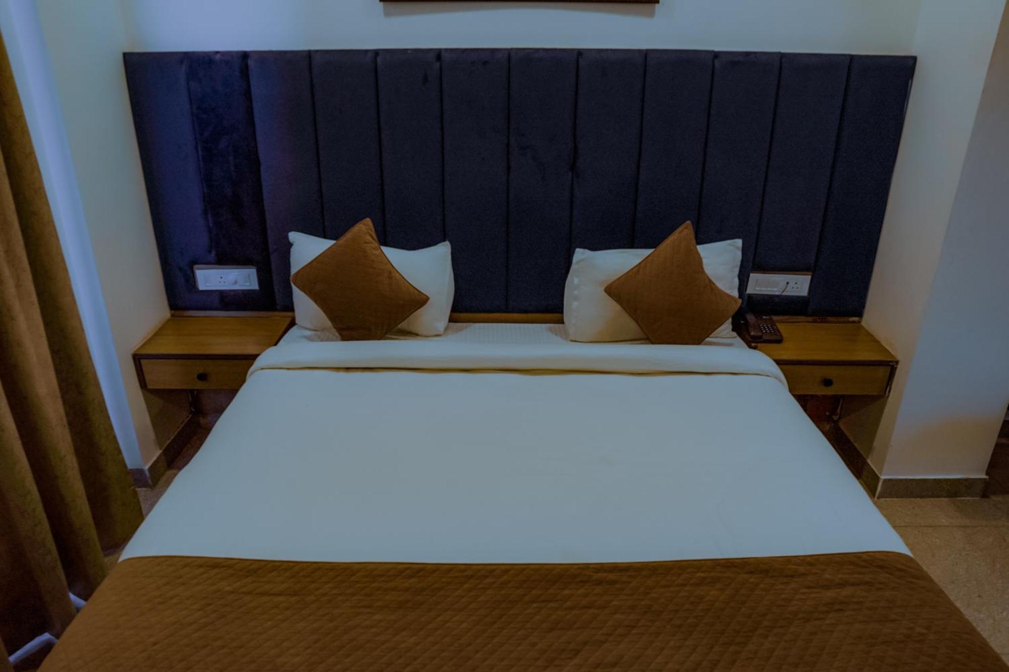 Hotel Lake View Chandigarh Luaran gambar